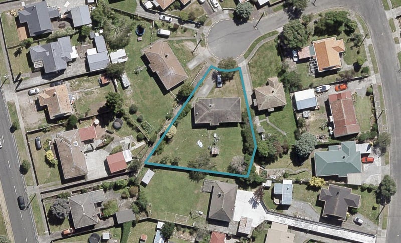 2 Deans Grove, Taita, Lower Hutt - Carousel 1