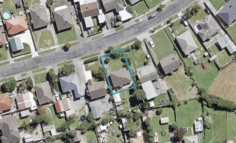 32 Hewer Crescent, Naenae, Lower Hutt - Carousel 1