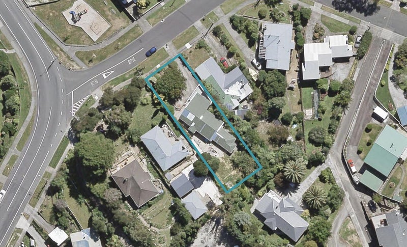43 James Grove, Stokes Valley, Lower Hutt - Carousel 1