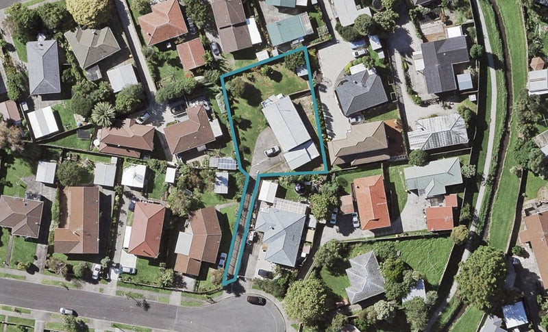 16 Mandarin Place, Half Moon Bay, Auckland - Carousel 1