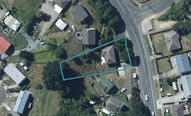 136 Champion Street, Cannons Creek, Porirua - Carousel 1