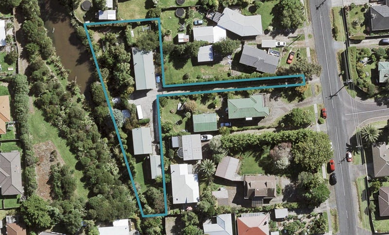 7 Simpson Road, Ranui, Auckland - Carousel 1