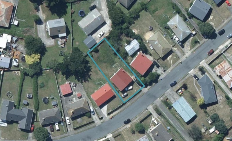 17 Arahura Crescent, Waitangirua, Porirua - Carousel 1