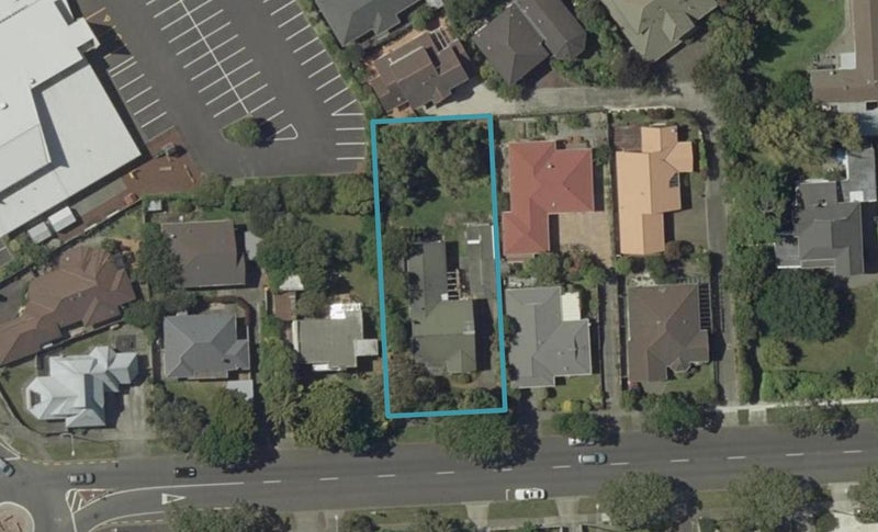 11 Pahiatua Street, Hokowhitu, Palmerston North - Carousel 1
