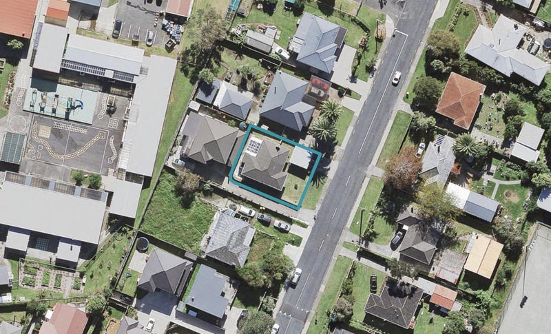 8 Vanguard Road, Kelston, Auckland - Carousel 1