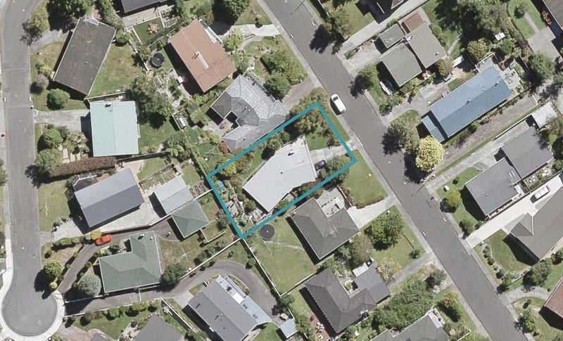 24 Fendalton Crescent, Pinehaven, Upper Hutt - Carousel 1