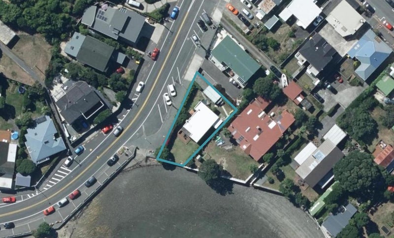 13 Beach Road, Plimmerton, Porirua - Carousel 1