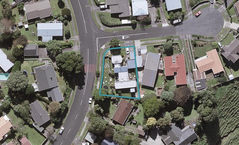 2 Warren Place, Frankleigh Park, New Plymouth - Carousel 1