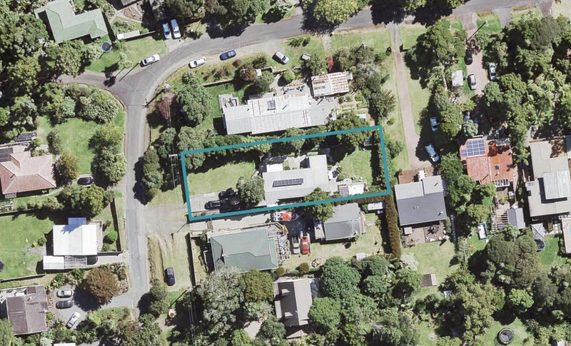 12 Tane Road, Laingholm, Auckland - Carousel 1