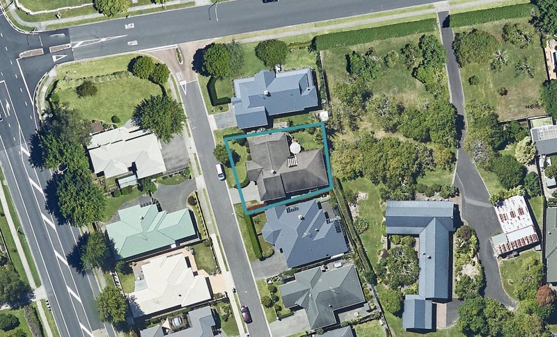 5 Doneraille Place, Bethlehem, Tauranga - Carousel 1
