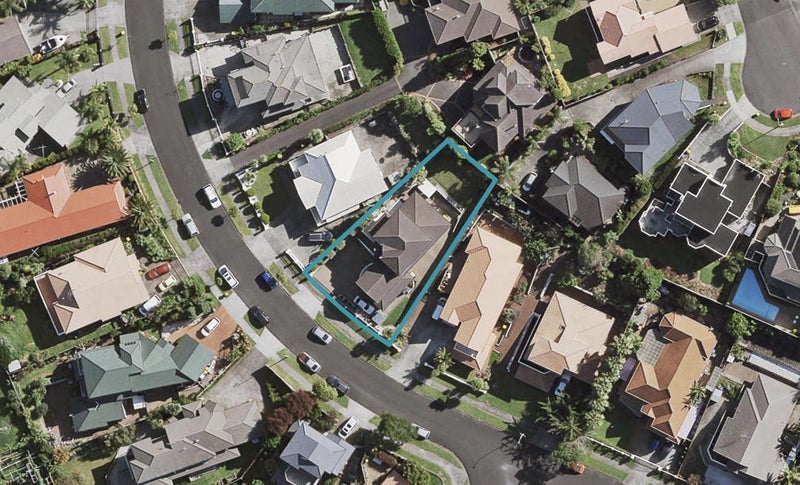 34 Ribbonwood Crescent, Goodwood Heights, Auckland - Carousel 1