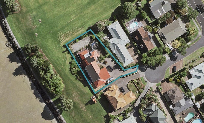 7 Della Place, Conifer Grove, Takanini - Carousel 1