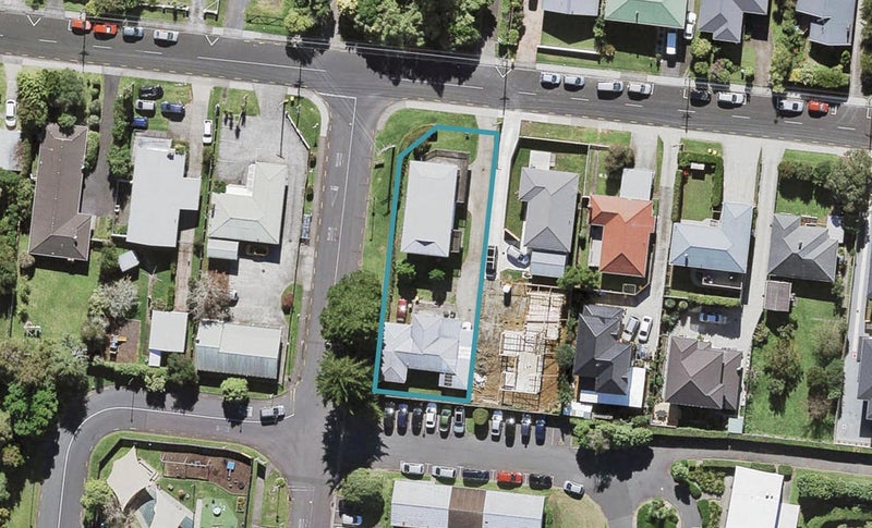 9 Woodford Avenue, Henderson, Auckland - Carousel 1