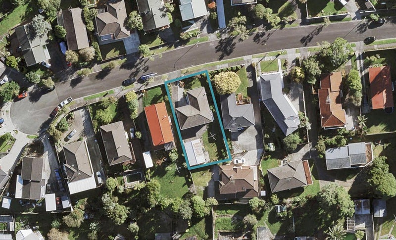 20 Dallas Place, New Windsor, Auckland - Carousel 1