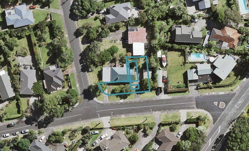 3 Highland Avenue, Titirangi, Auckland - Carousel 1