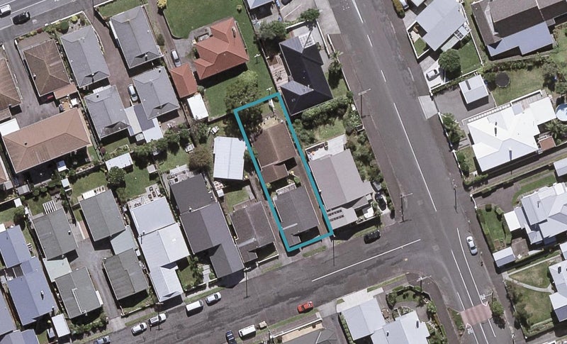 2/21 Karamu Street, Strandon, New Plymouth - Carousel 1