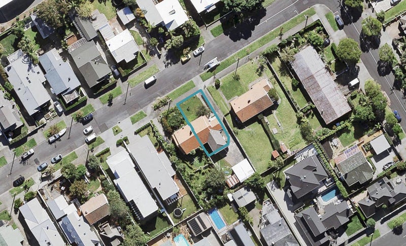 31 Buxton Street, Point Chevalier, Auckland - Carousel 1