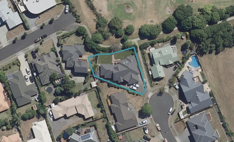 15 Gavin Heights, Rototuna, Hamilton - Carousel 1