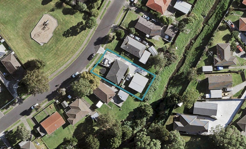18 Innismara Avenue, Wattle Downs, Auckland - Carousel 1