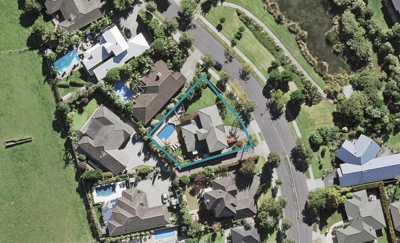 68 Te Wharau Drive, Greenhithe, Auckland - Carousel 1