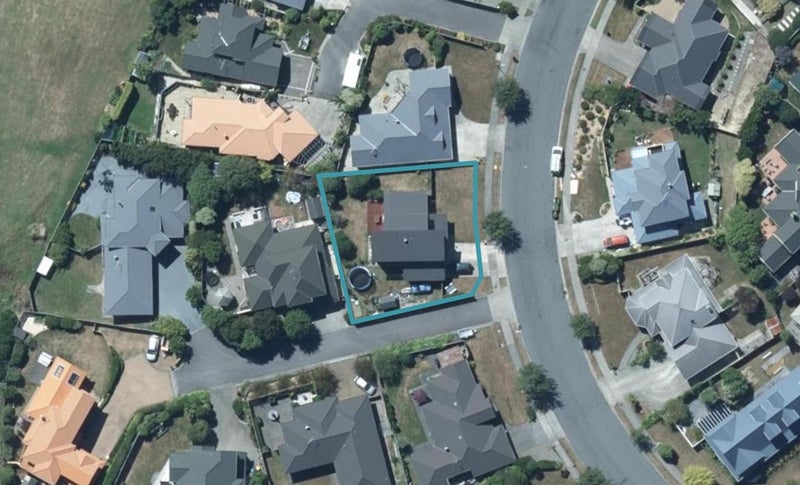 84 Samwell Drive, Whitby, Porirua - Carousel 1
