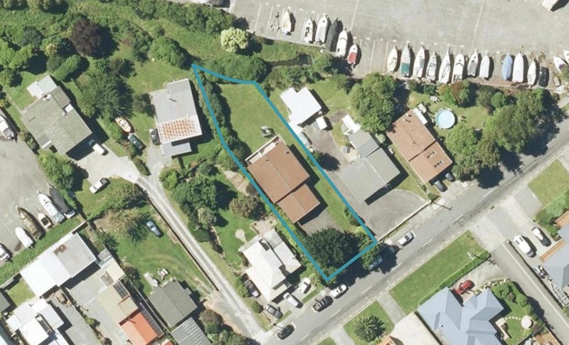 68 Beach Road, Waikawa, Picton - Carousel 1