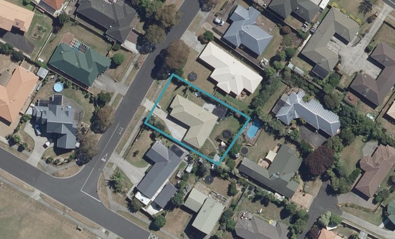 7 Angus Street, Grandview Heights, Hamilton - Carousel 1