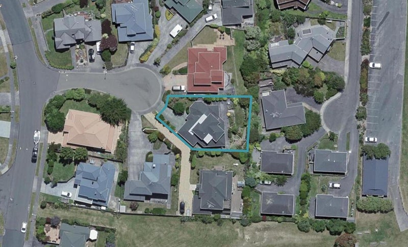 8 Ridley Green, Churton Park, Wellington - Carousel 1