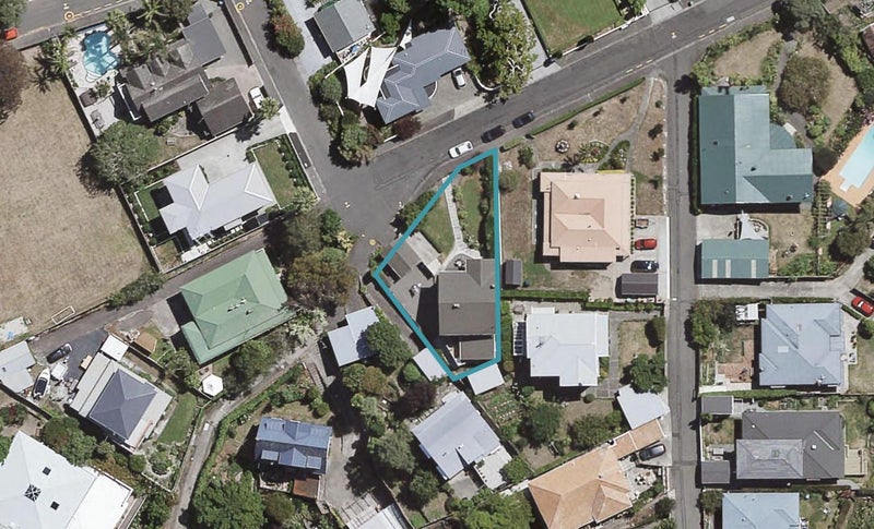 16 Cobden Road, Bluff Hill, Napier - Carousel 1