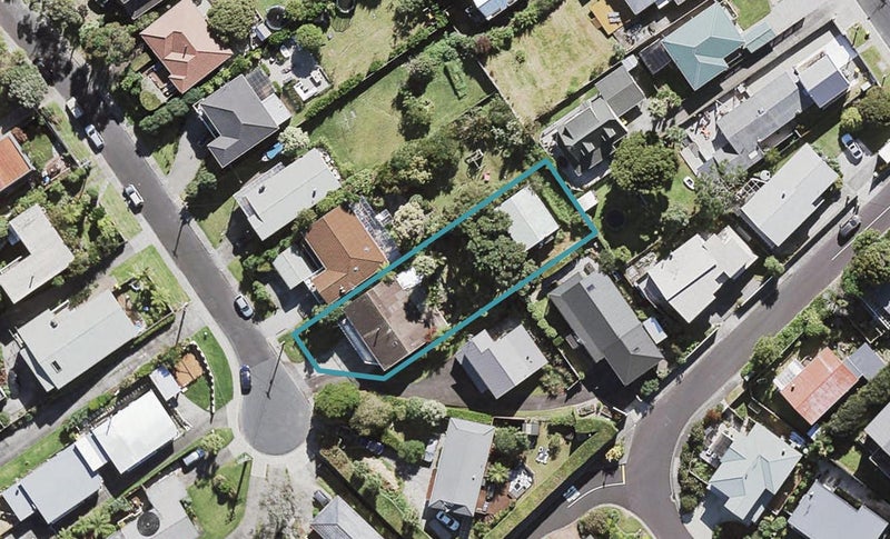 30 Sea Vista Avenue, Beach Haven, Auckland - Carousel 1