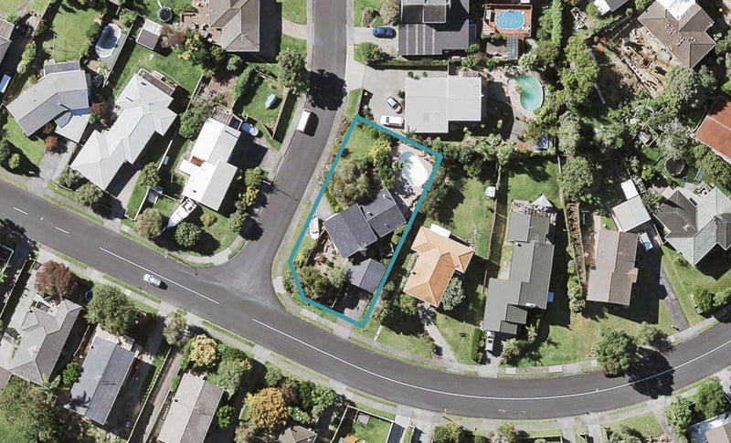 44 Advene Road, Cockle Bay, Auckland - Carousel 1