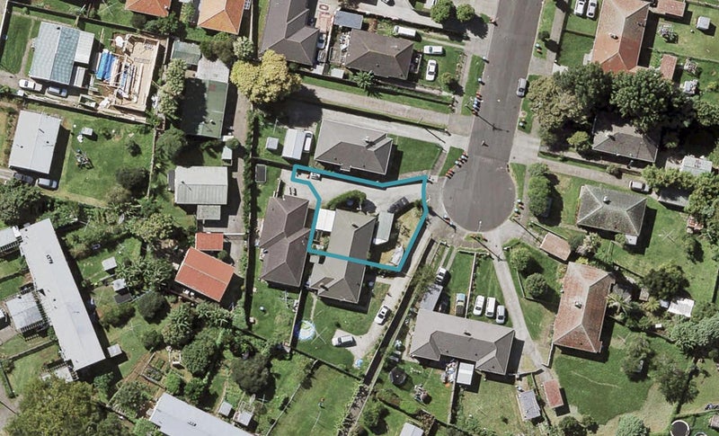 41 Ropata Avenue, Point England, Auckland - Carousel 1