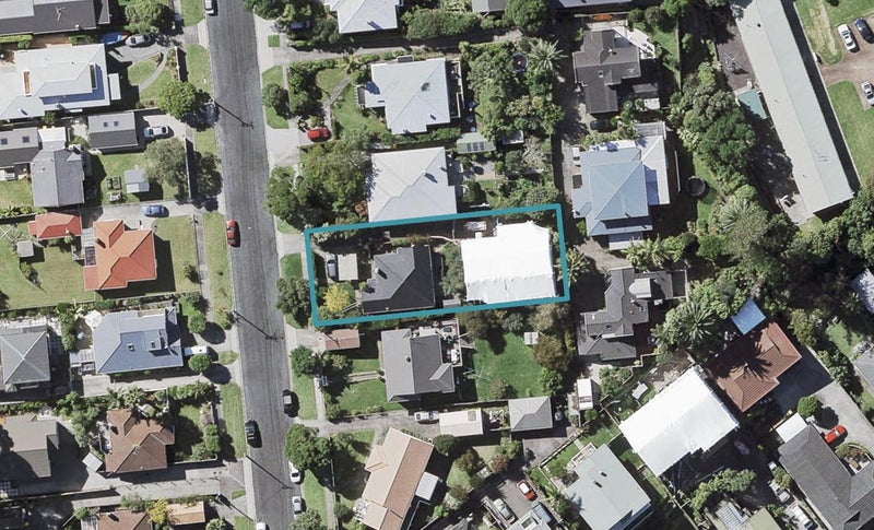 2/23 Niccol Avenue, Narrow Neck, Auckland - Carousel 1