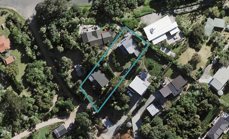 2/4 Empire Avenue, Waiheke Island, Auckland - Carousel 1