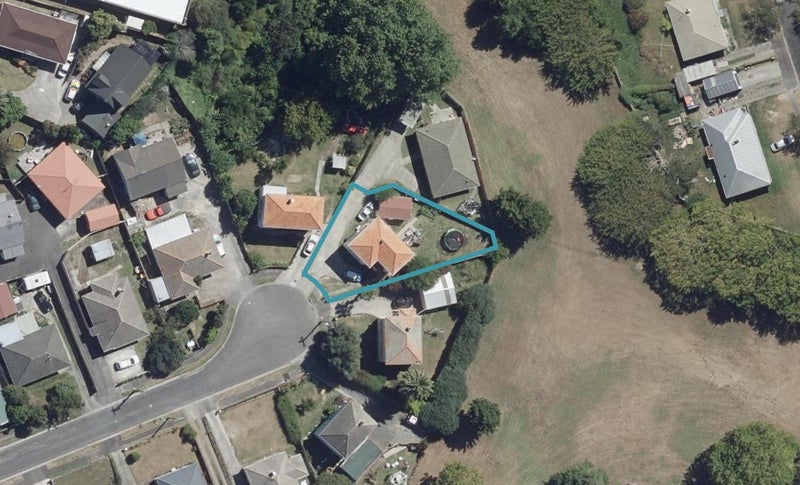 9 Denz Street, Maeroa, Hamilton - Carousel 1