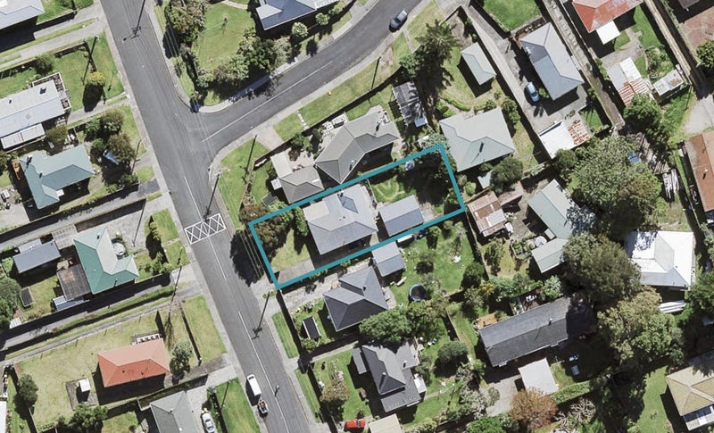 31 Tramway Road, Beach Haven, Auckland - Carousel 1