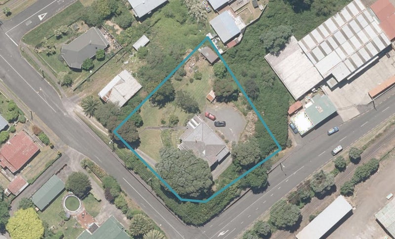 2 Carlton Avenue, Gonville, Whanganui - Carousel 1