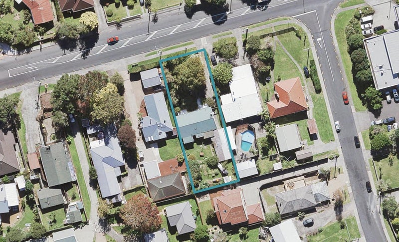 88 Godley Road, Green Bay, Auckland - Carousel 1