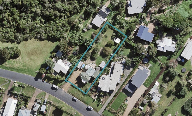 3 Mako Street, Oneroa, Waiheke Island - Carousel 1