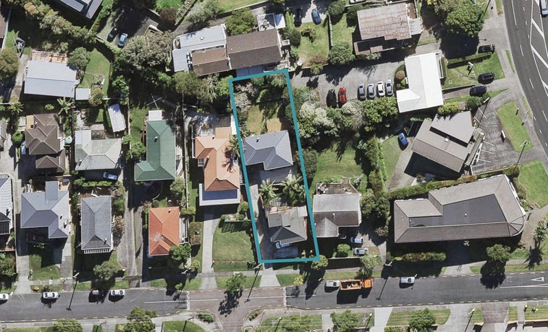 1/5 Peach Road, Glenfield, Auckland - Carousel 1