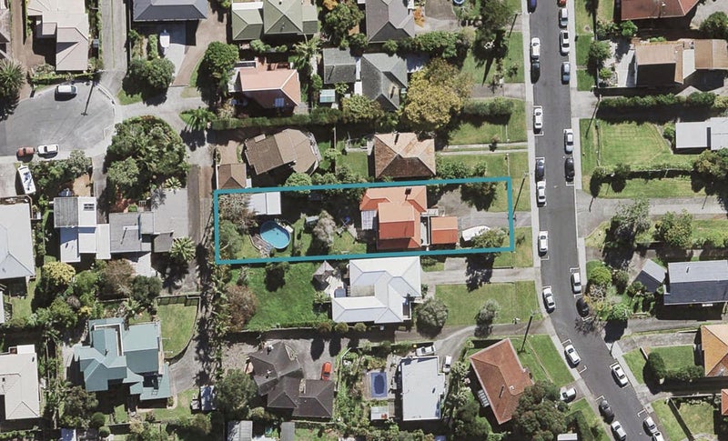 6 Aorangi Place, Birkenhead, Auckland - Carousel 1
