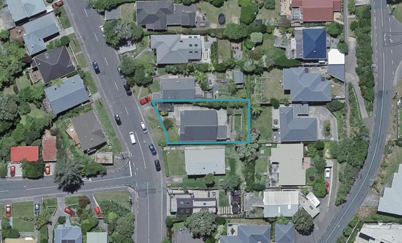 12 Pembroke Road, Northland, Wellington - Carousel 1