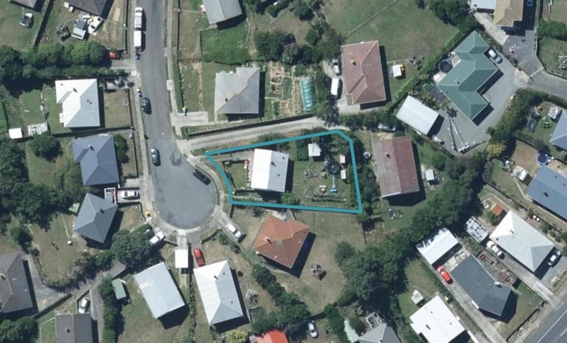 9 Komata Grove, Waitangirua, Porirua - Carousel 1
