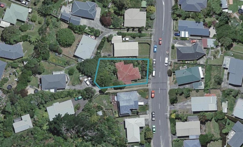 82 Beazley Avenue, Paparangi, Wellington - Carousel 1