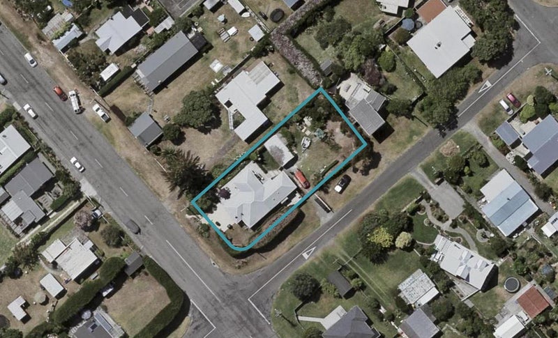 11 Rauparaha Street, Waikanae Beach, Waikanae - Carousel 1