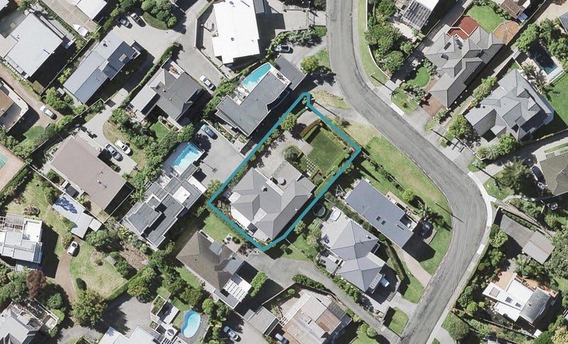 8 Eastcliffe Road, Castor Bay, Auckland - Carousel 1