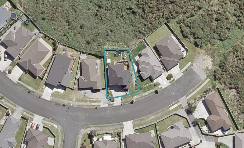 37 King Charles Drive, Kingsley Heights, Upper Hutt - Carousel 1