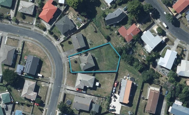 8 Caduceus Place, Ascot Park, Porirua - Carousel 1