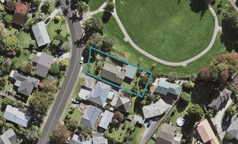9 Normanton Street, Glenfield, Auckland - Carousel 1
