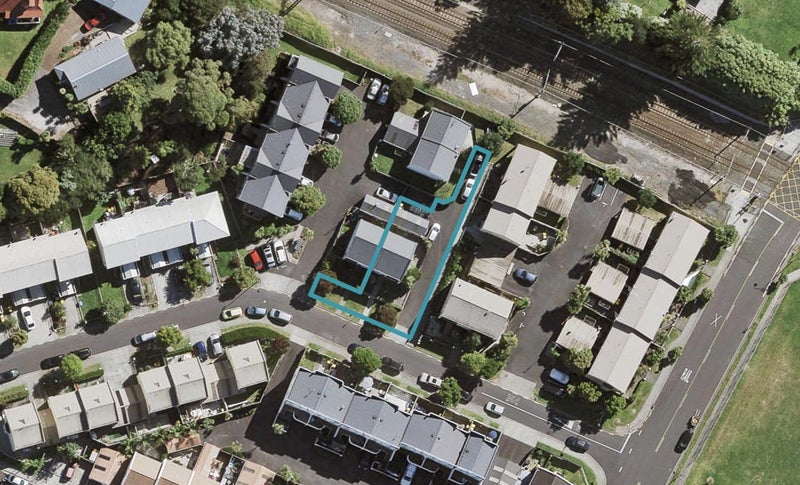 11 Winery Way, Henderson, Auckland - Carousel 1